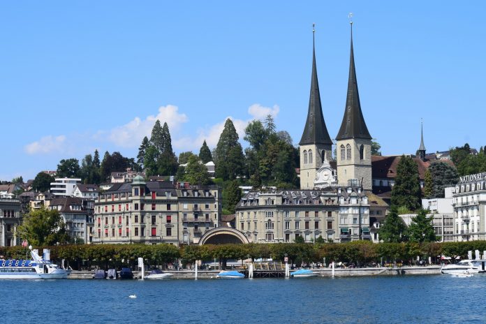 10 locuri pe care merită să le vizitezi în Elveția
