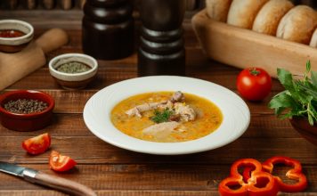Ciorbă de pui: Cum să prepari o supă gustoasă și sănătoasă Ciorbă de pui: Cum să prepari o supă gustoasă și sănătoasă