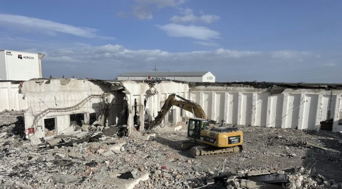Firmă demolări Braşov – excavatoare şi explozibili Firmă demolări Braşov - excavatoare şi explozibili