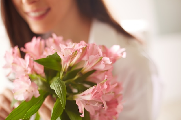 3 sfaturi pentru a alege florile care se potrivesc cu personalitatea destinatarului