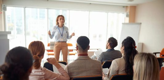 De ce merită să urmezi un curs de formare profesională ca adult De ce merită să urmezi un curs de formare profesională ca adult