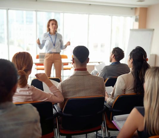 De ce merită să urmezi un curs de formare profesională ca adult De ce merită să urmezi un curs de formare profesională ca adult