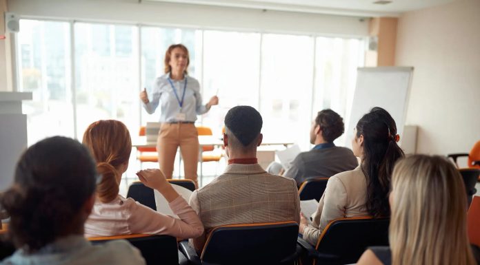 De ce merită să urmezi un curs de formare profesională ca adult De ce merită să urmezi un curs de formare profesională ca adult