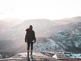 Cum să îți protejezi sănătatea iarna și să te bucuri de momente speciale la munte Cum să îți protejezi sănătatea iarna și să te bucuri de momente speciale la munte