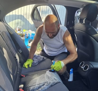 Spălătorie tapițerie auto Oradea pentru mașini cu copii și animale Spălătorie tapițerie auto Oradea pentru mașini cu copii și animale